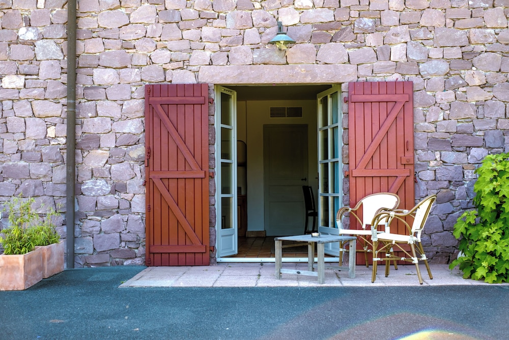 Hotel The Originals Auberge Ostape 18/50