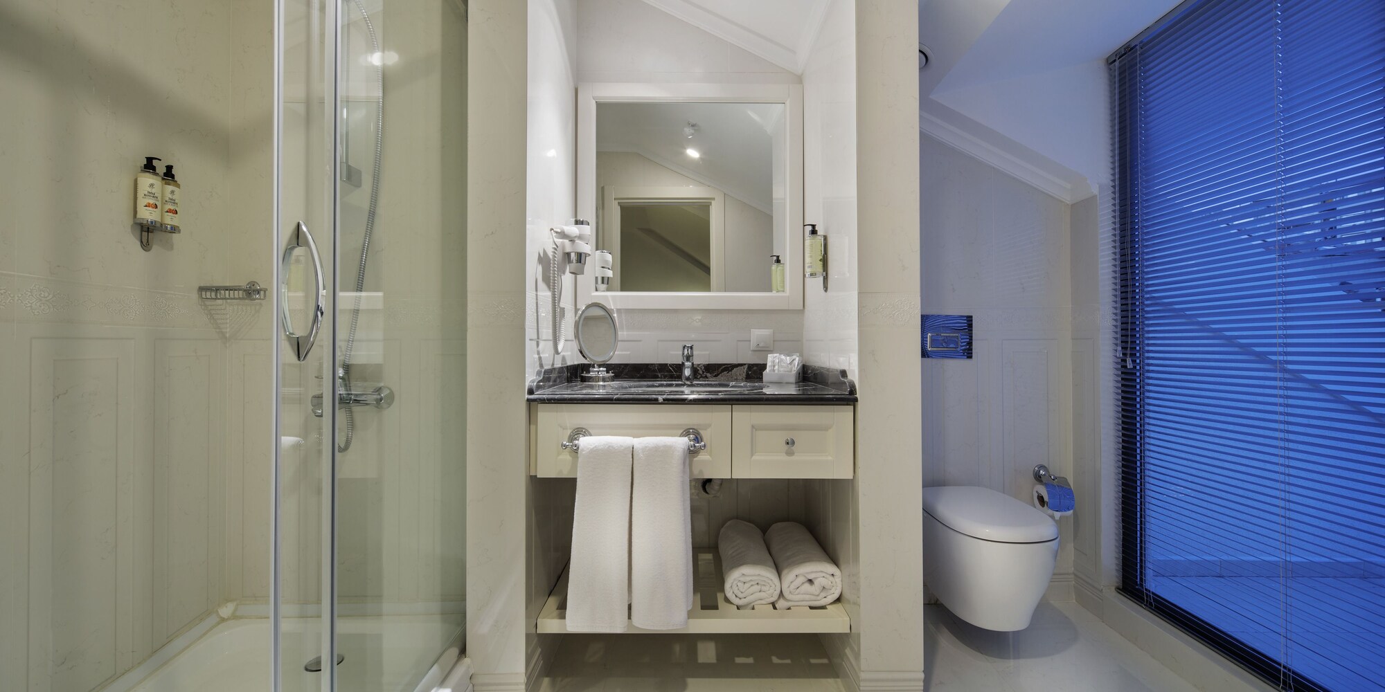 Deluxe, King Bed, Balcony, Icon Hotel Taksim 4/4