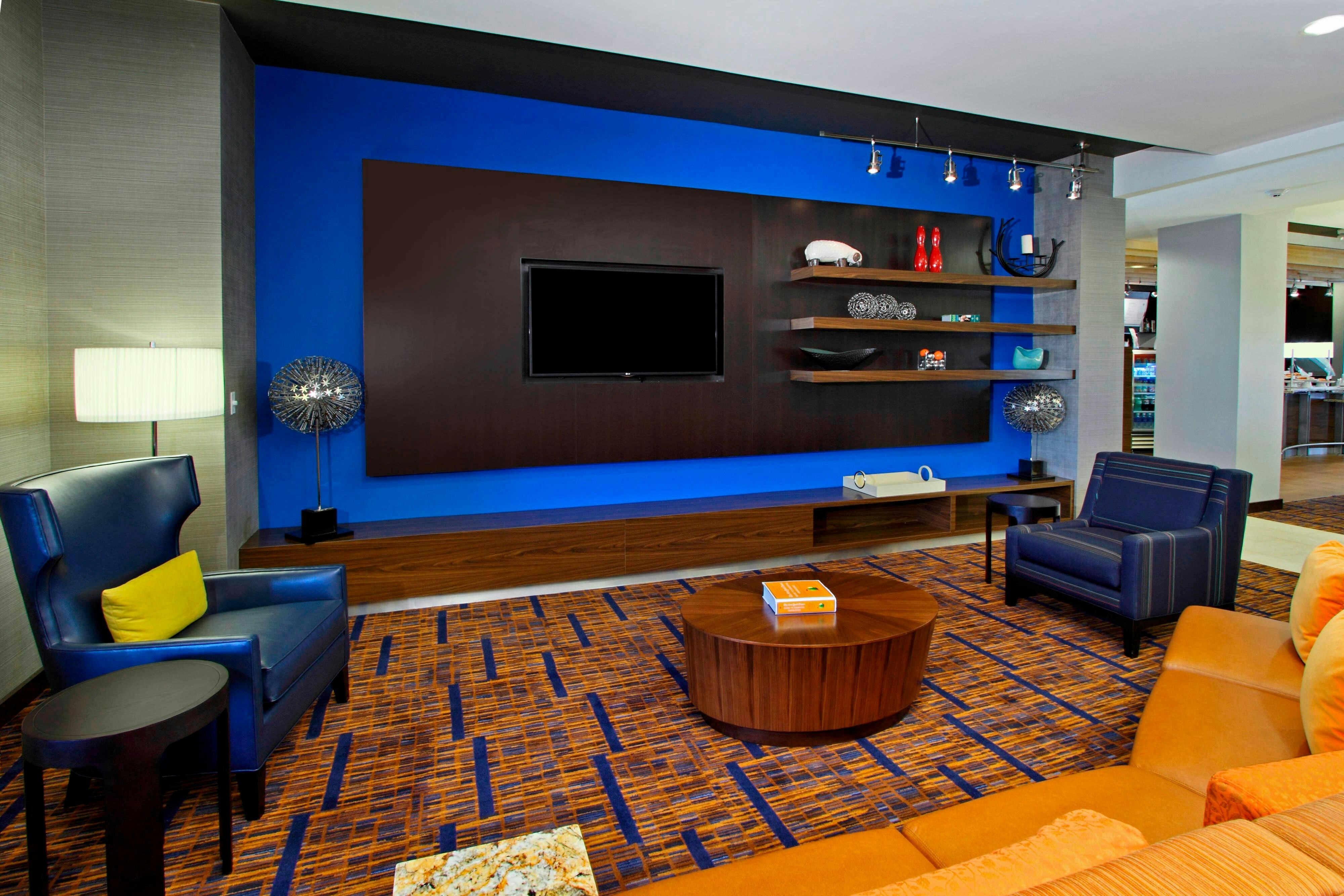 Courtyard By Marriott Victoria 10/18