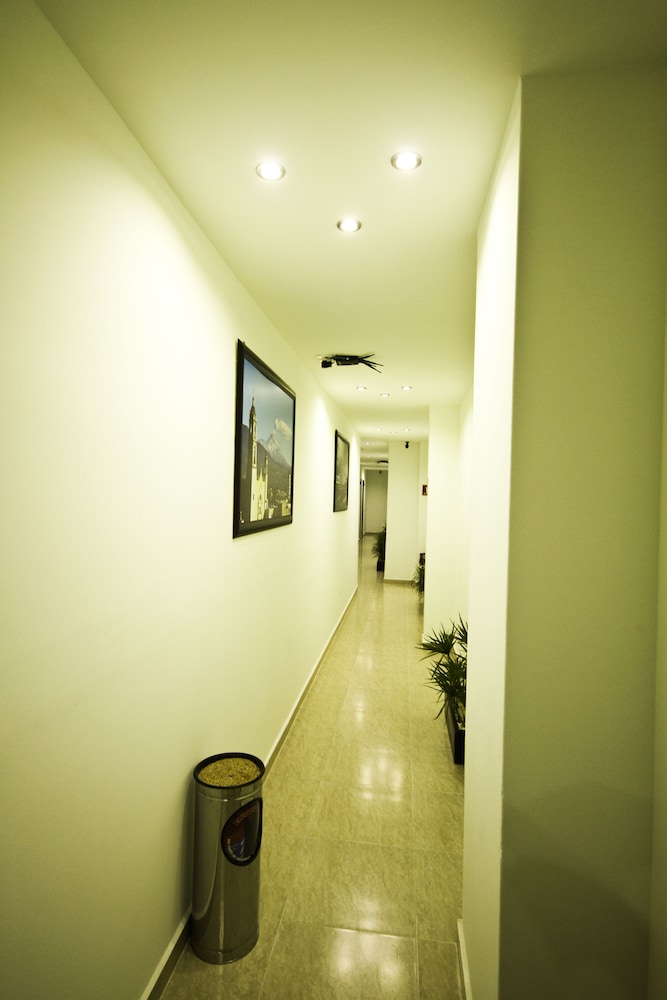 First Inn Hotel and Business 24/46