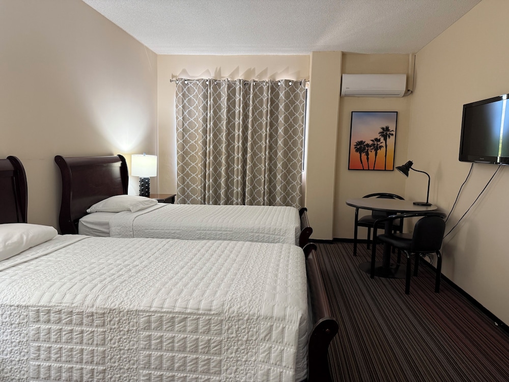 Harmon Loop Hotel 7/36