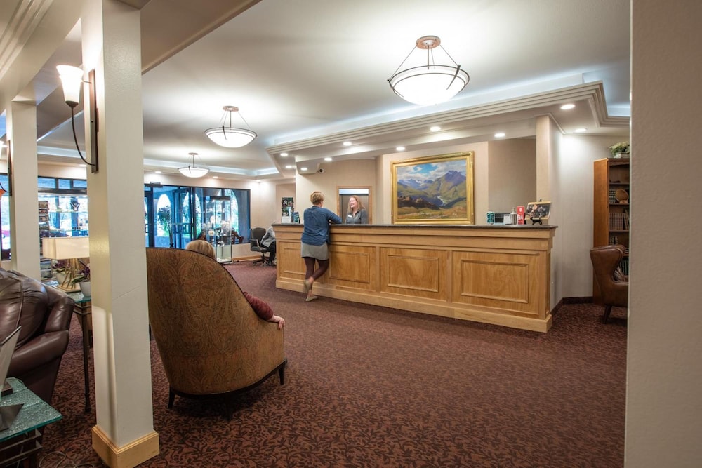 Sophie Station Suites 4/32