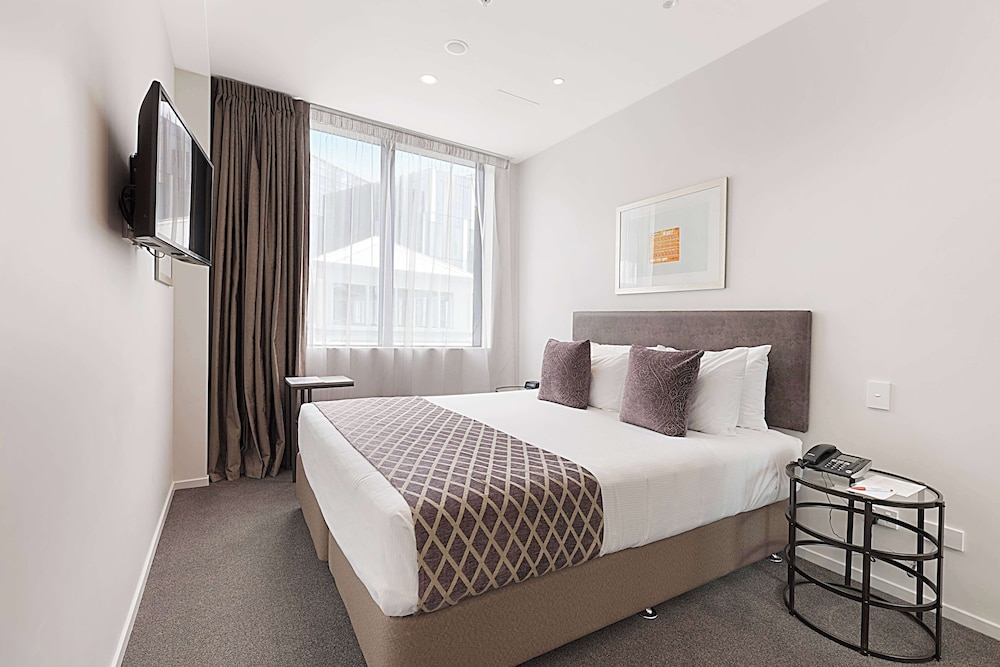 استوديو ديلوكس بسرير كينج، Ramada Suites By Wyndham Victoria Street West 4/8