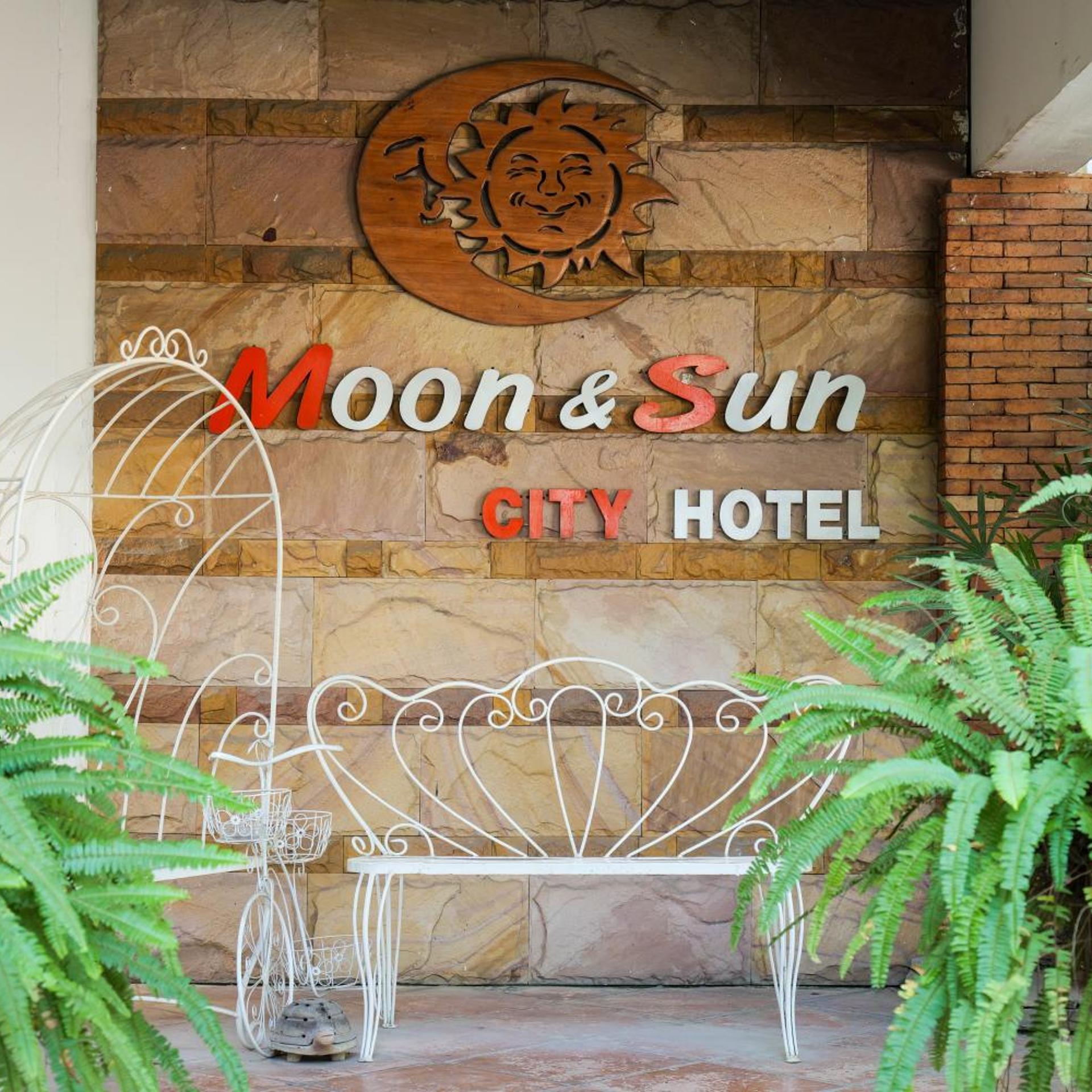 Moon and Sun Hotel 5/49