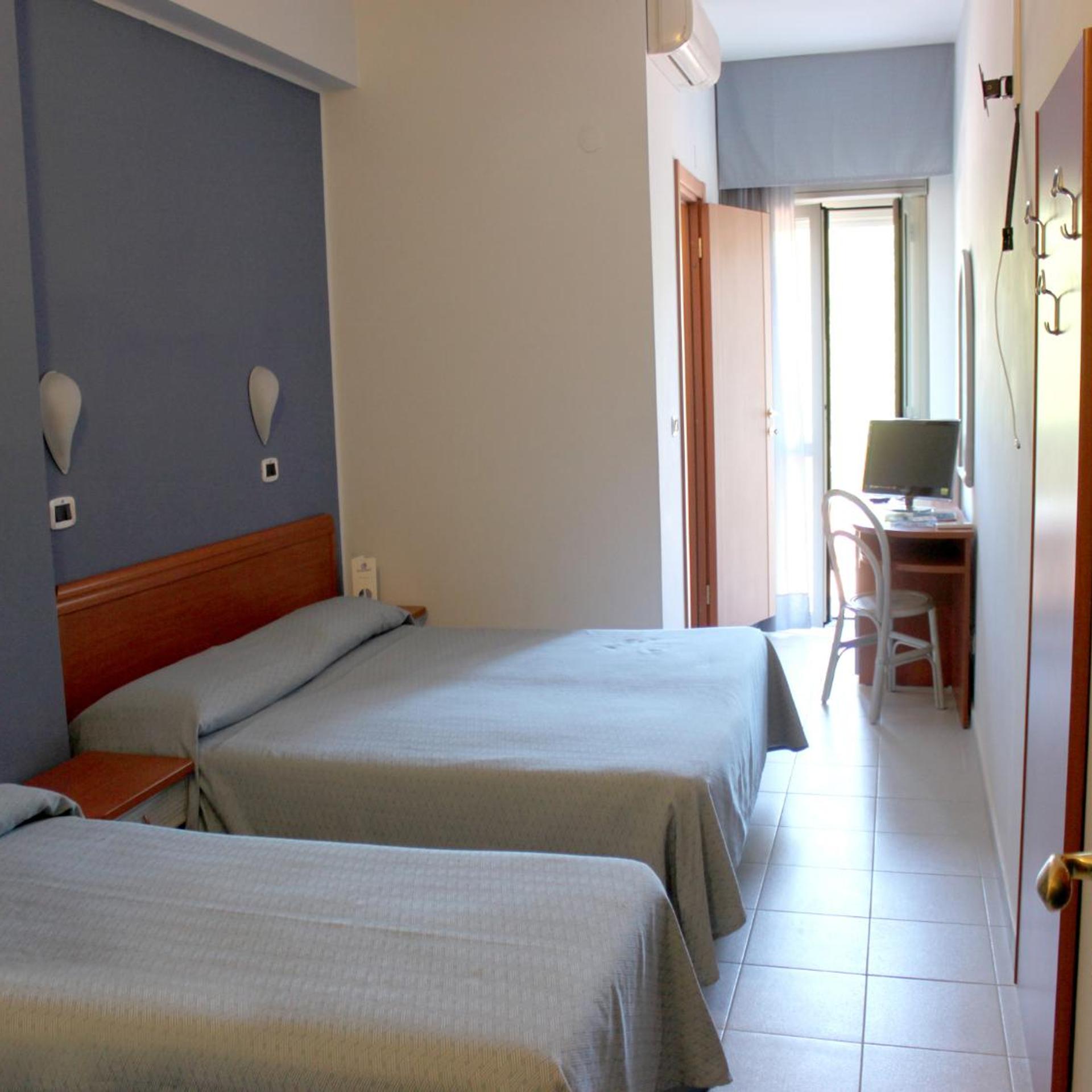 Room, Triple