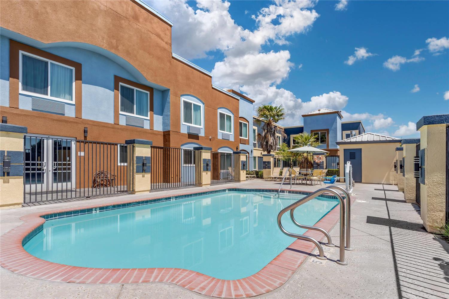 Country Inn & Suites by Radisson, Modesto/Salida 4/18