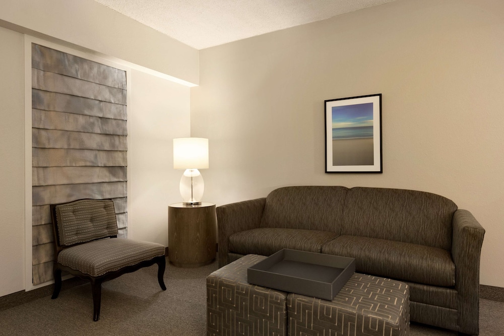 Embassy Suites by Hilton Boca Raton 33/60