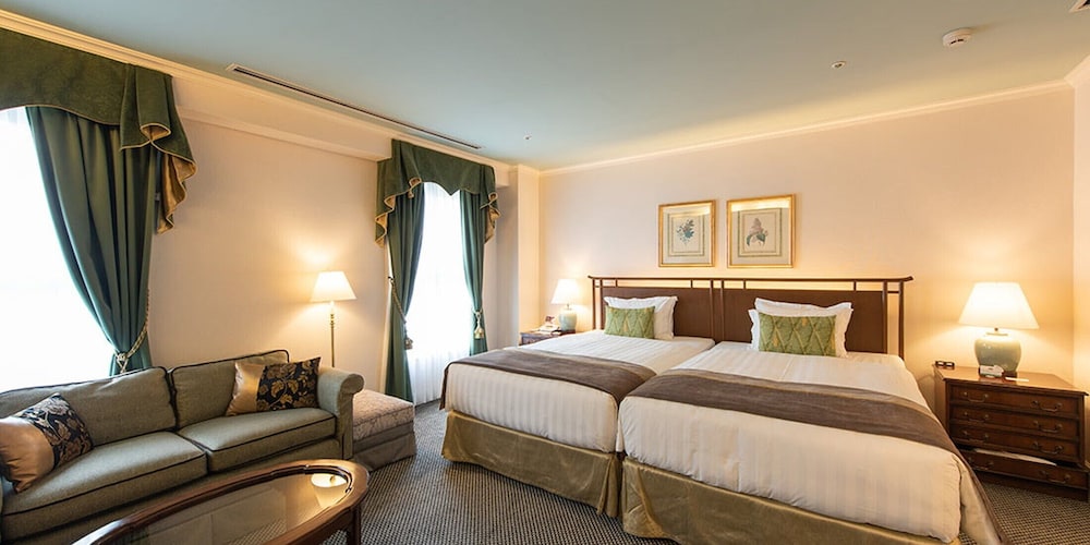 DELUXE, TWIN BEDS, BATHTUB