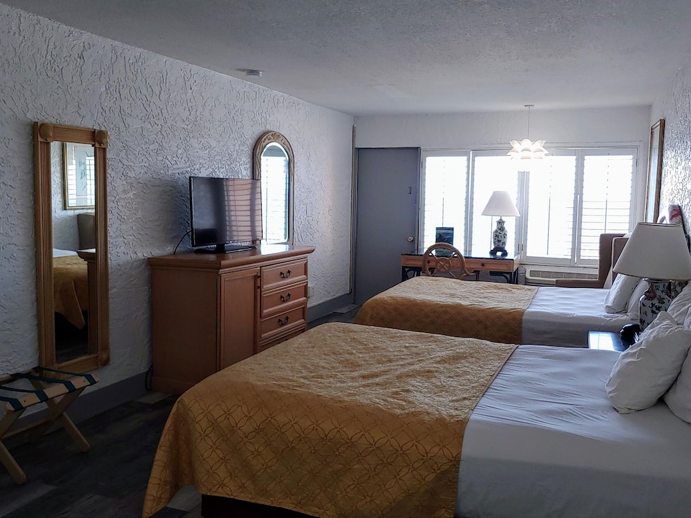 Casa Loma Inn 25/40