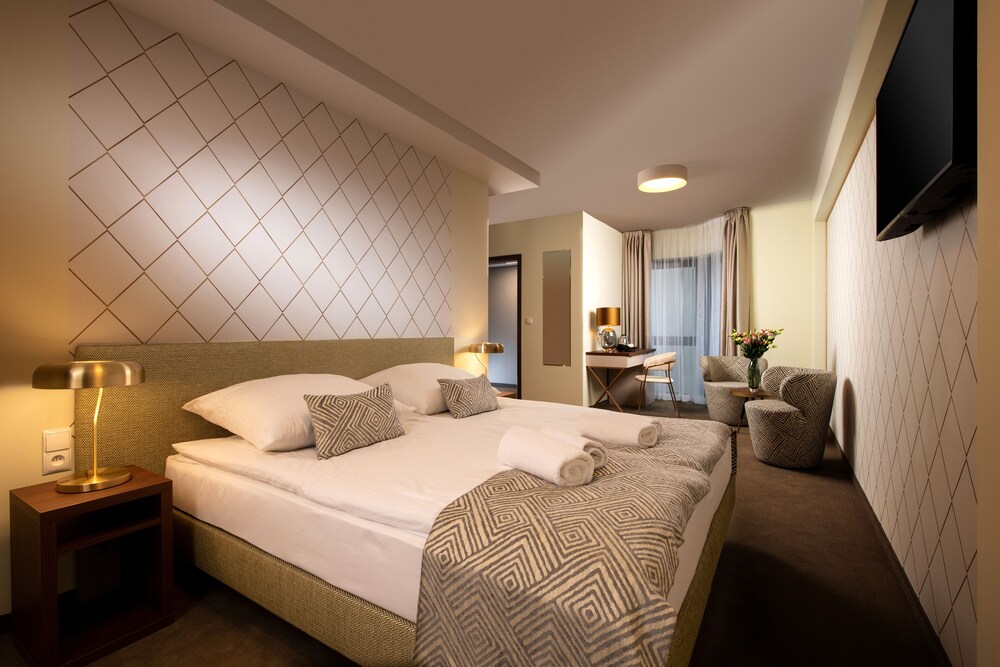 Standard, Double or Twin Bed, Courtyard Area