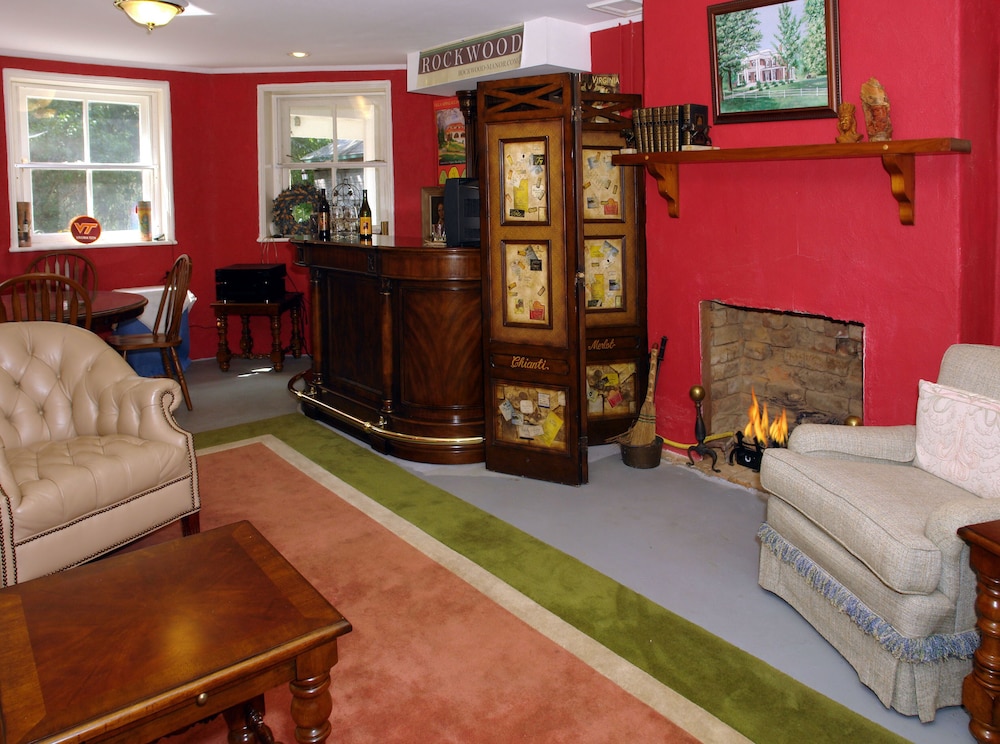 Rockwood Manor 48/71