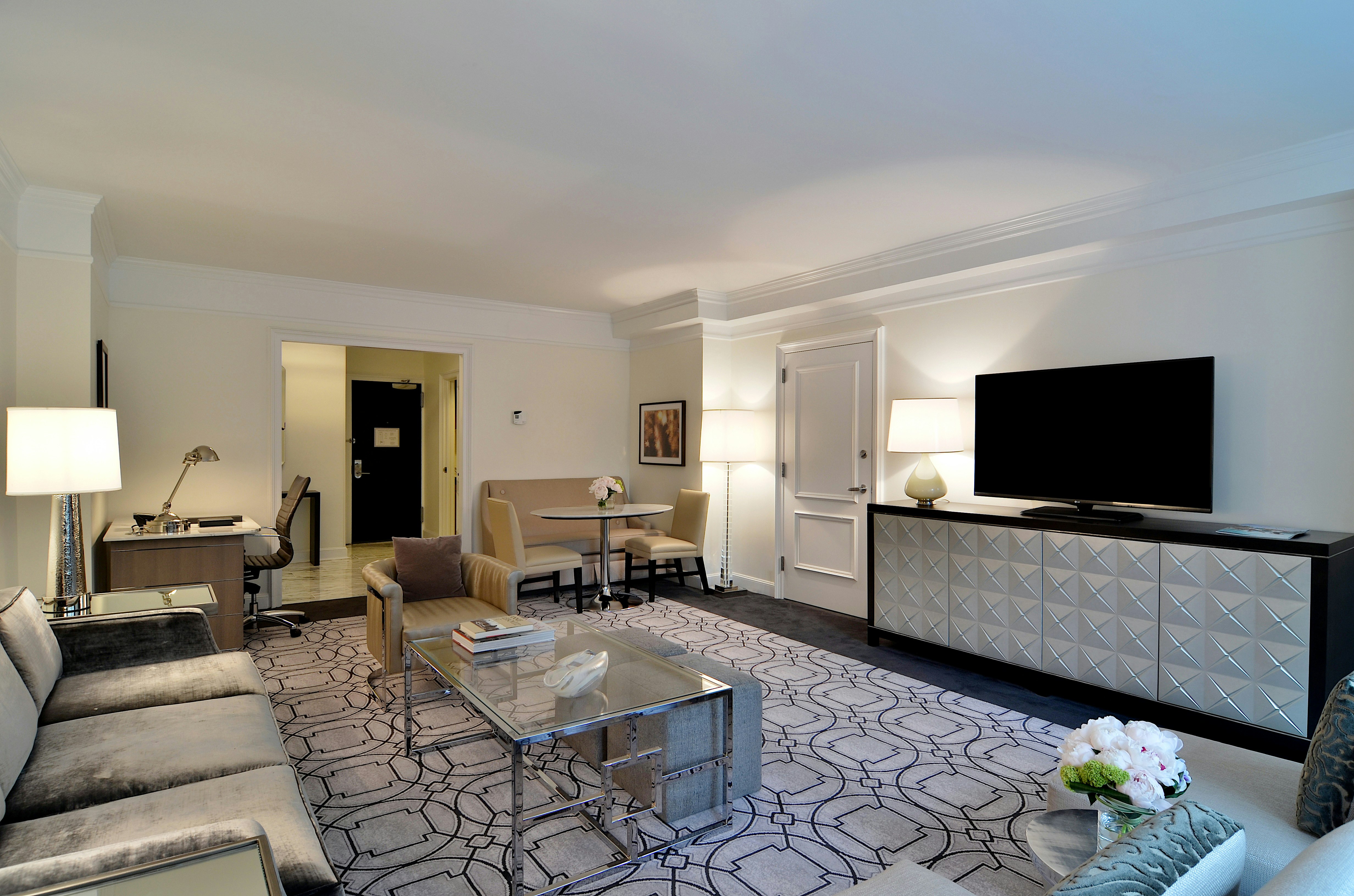Loews Regency Hotel 73/84