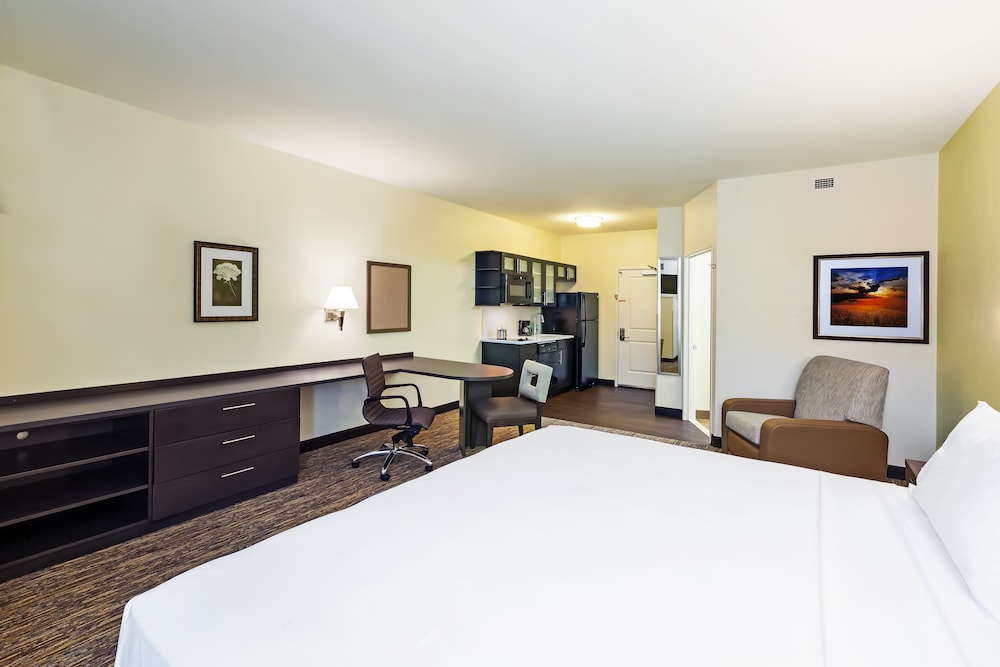 CANDLEWOOD SUITES LENEXA - OVERLAND PARK AREA 17/69