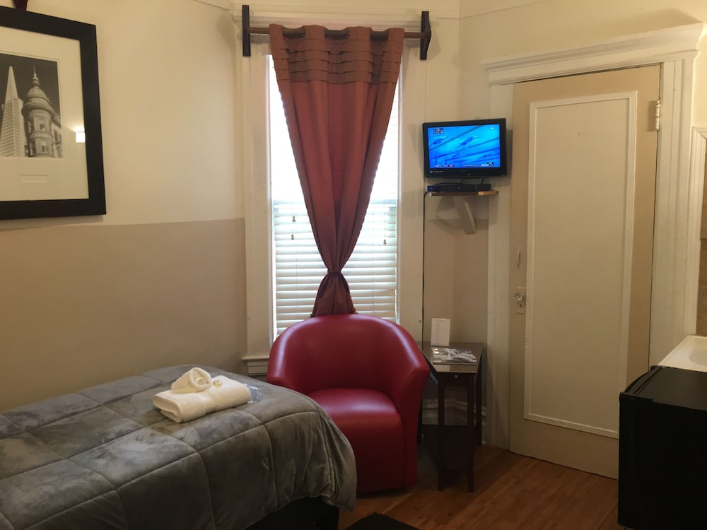 Luz Hotel 7/48