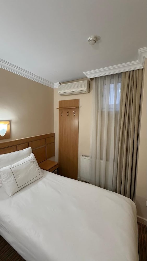 ECONOMY, TWIN BEDS