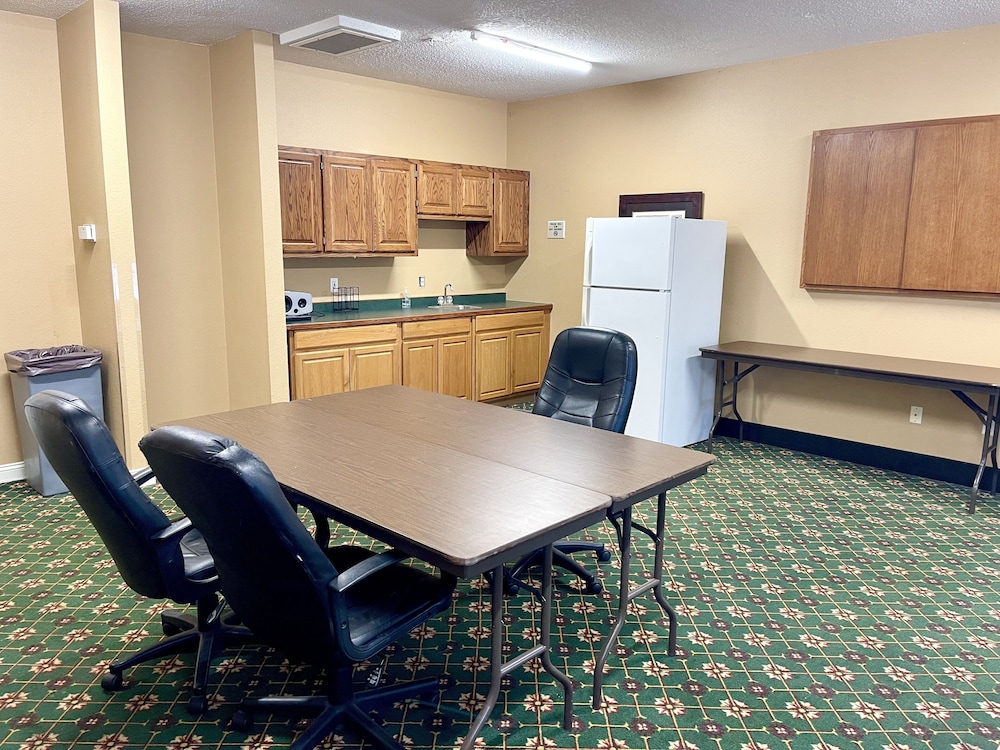 MainStay Suites Madison Airport 44/52
