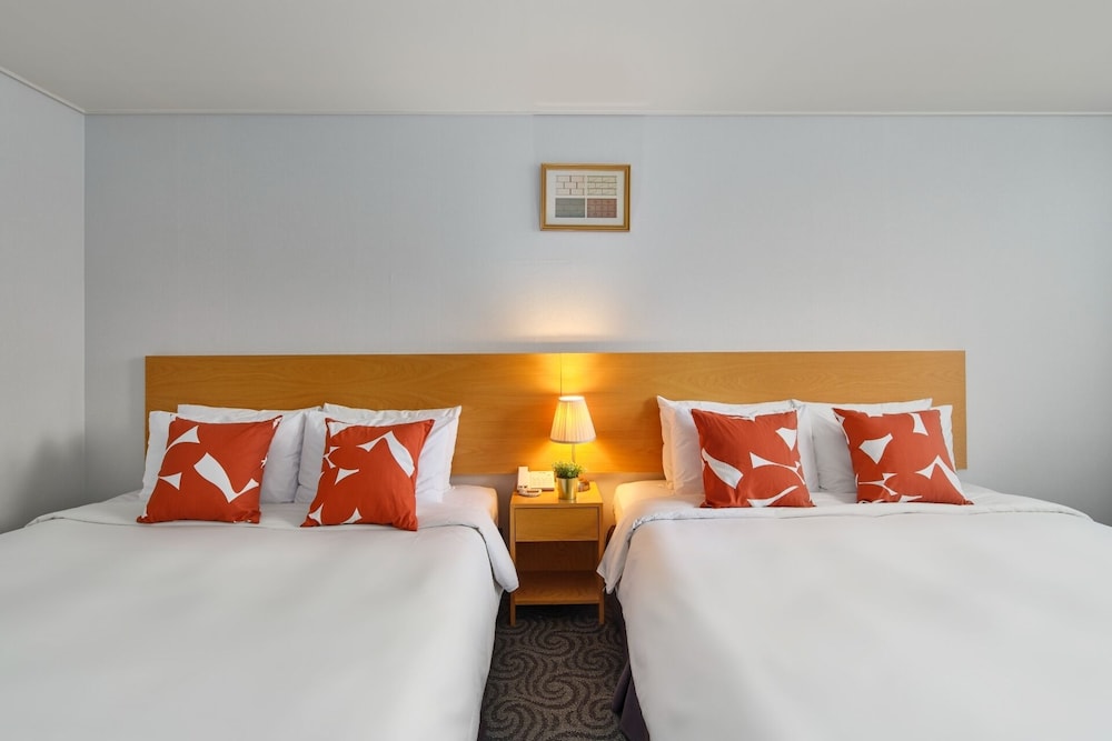 Deluxe, 2 King Beds, King and Twin Beds, Hotel Atrium Jongno 3/10