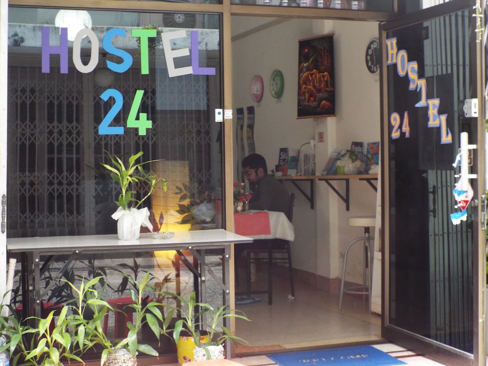 Hostel 24 8/50