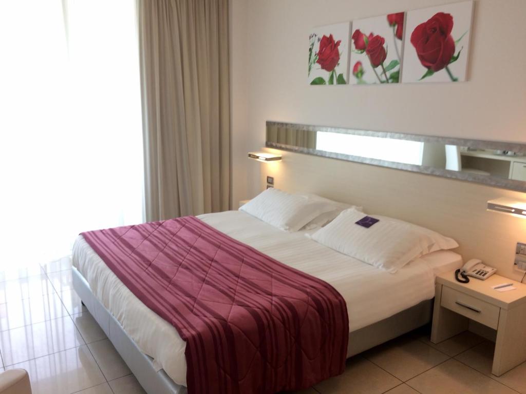 Classic, Double Bed, Side Sea View, Terrace، MERCURE RIMINI ARTIS 2/8