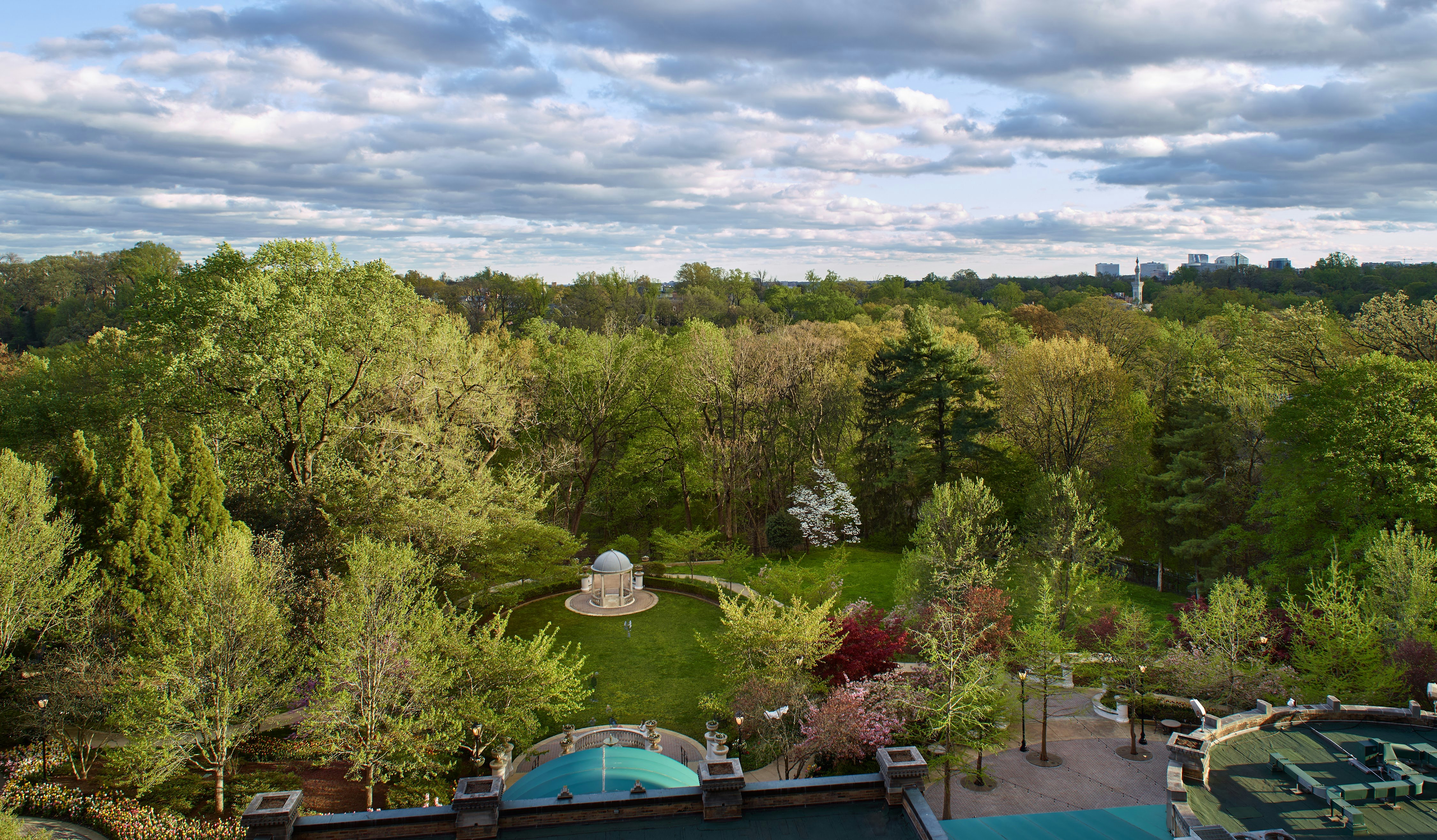OMNI SHOREHAM HOTEL 80/80
