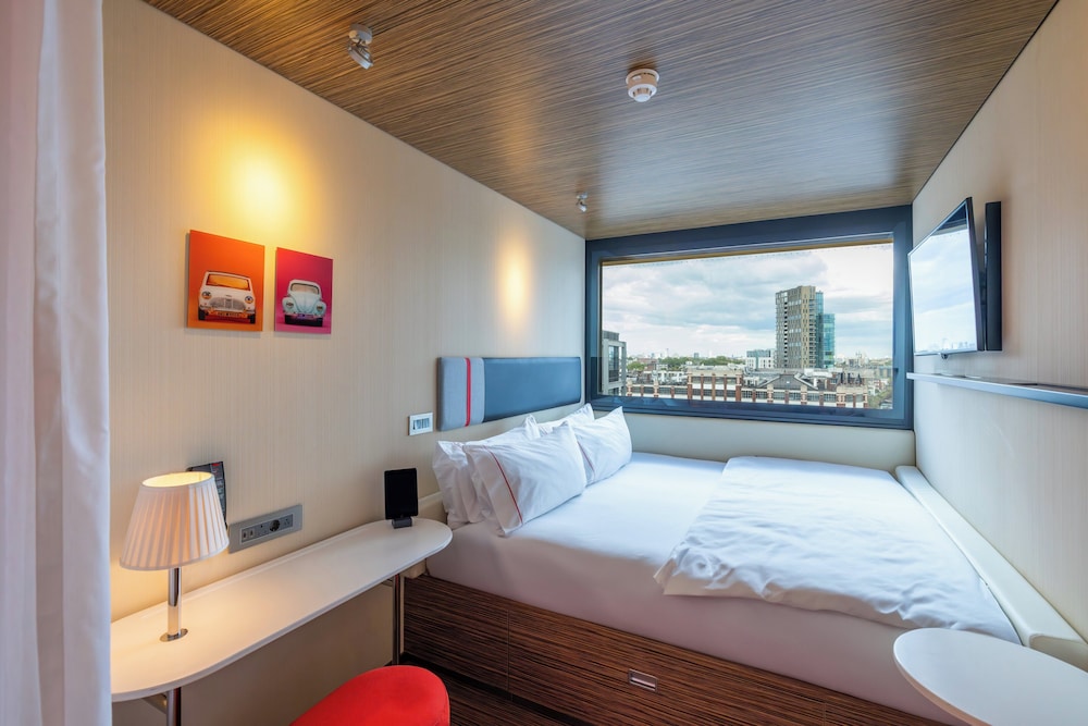 ROOM, KING BED, ACCESSIBLE
