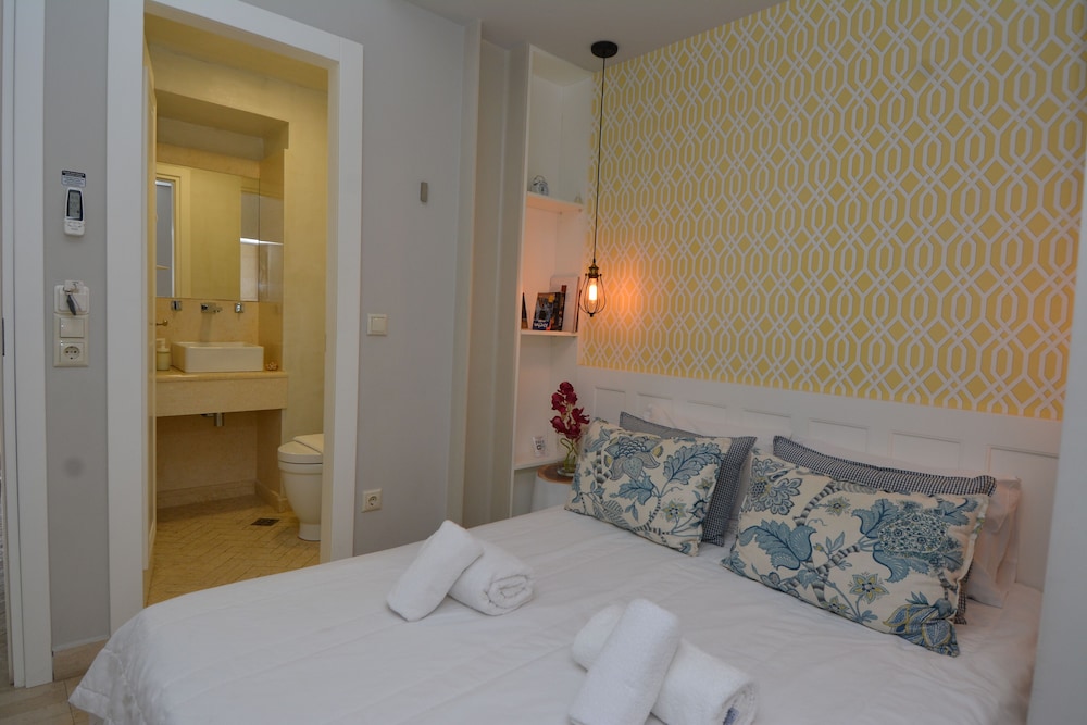 Candia Suites And Rooms 6/49