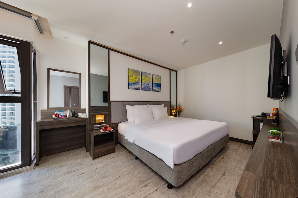 SUPERIOR, DOUBLE BED, CITY VIEW