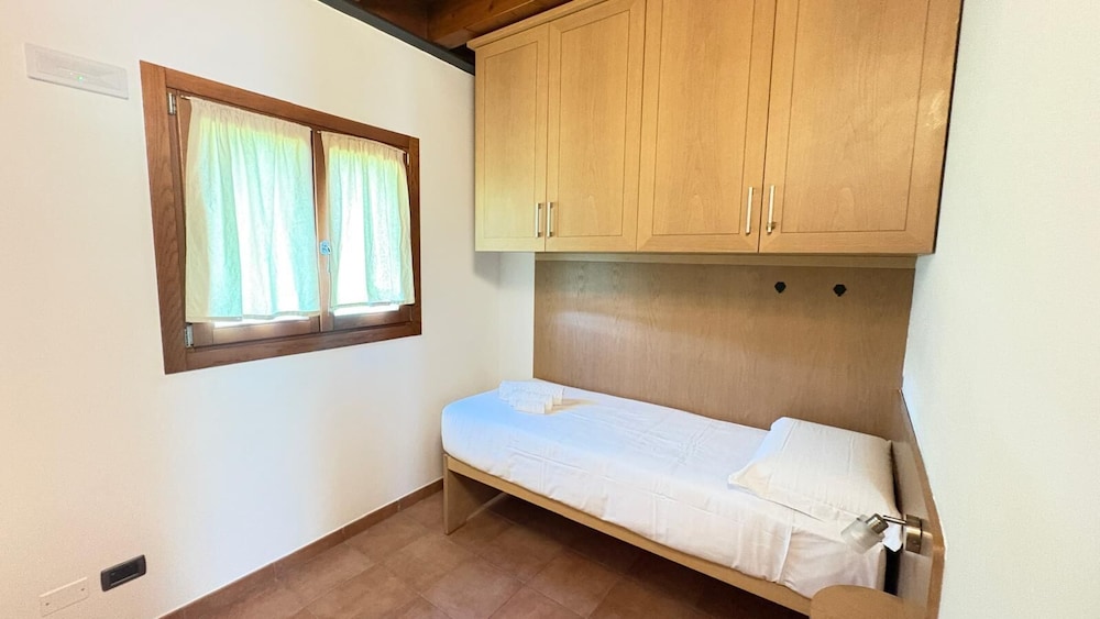 Room, Quintuple, 1 Queen and 1 Single Bed, 2 Sofa, Annex, Accessible