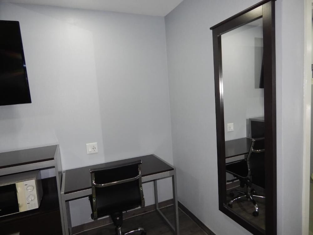 Executive Inn 24/38