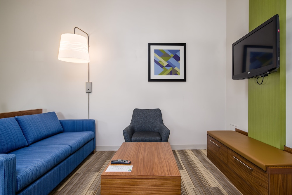 Holiday Inn Express Hotel And Suites Phoenix Airport 44/56