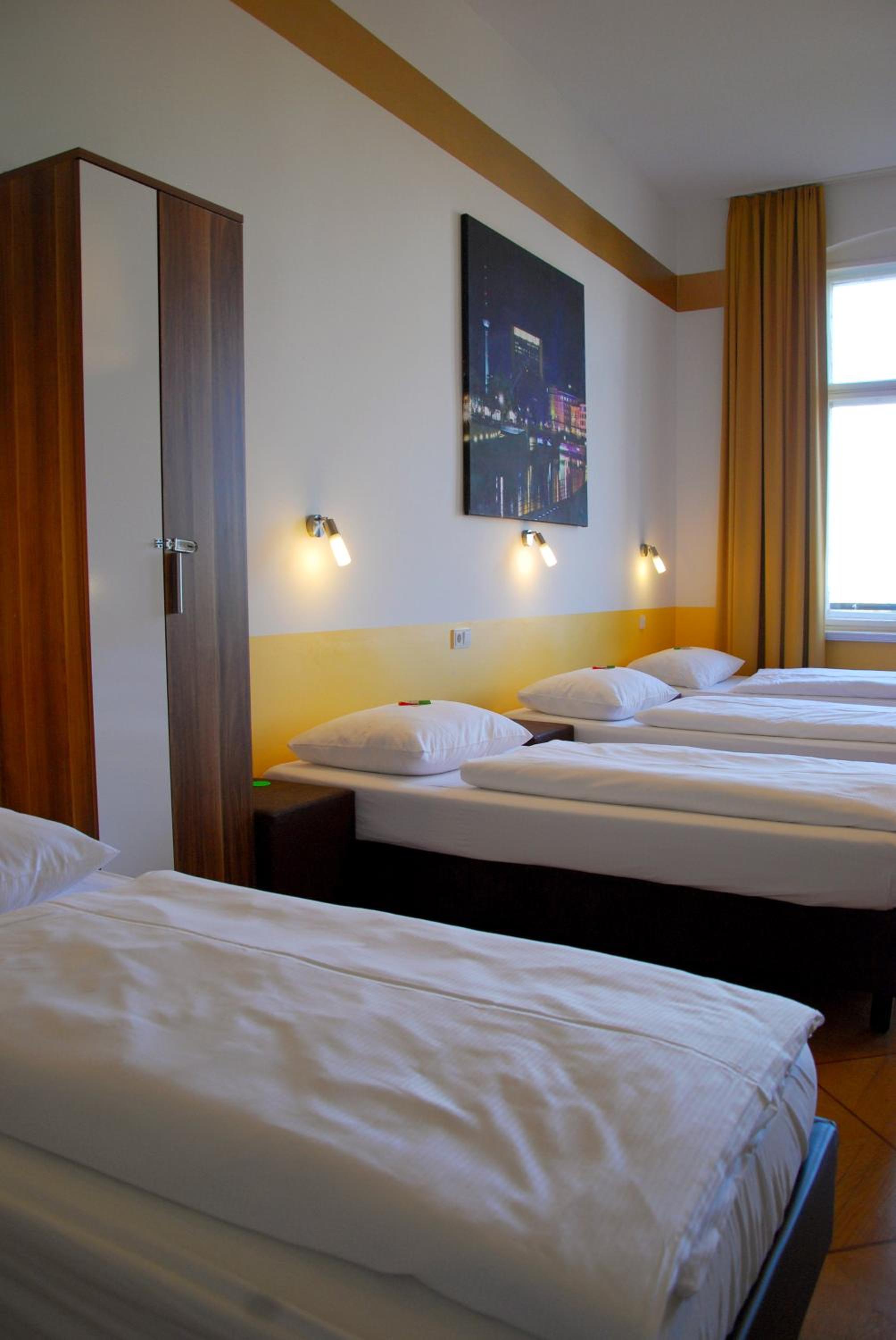 MIXED DORM, DELUXE, 6 BEDS