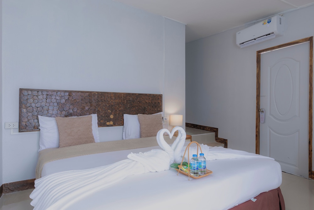 Phi Phi Cozy Seafront Resort 22/67
