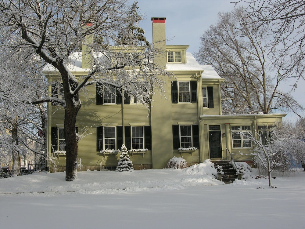 Delano Homestead Bed & Breakfast 2/64