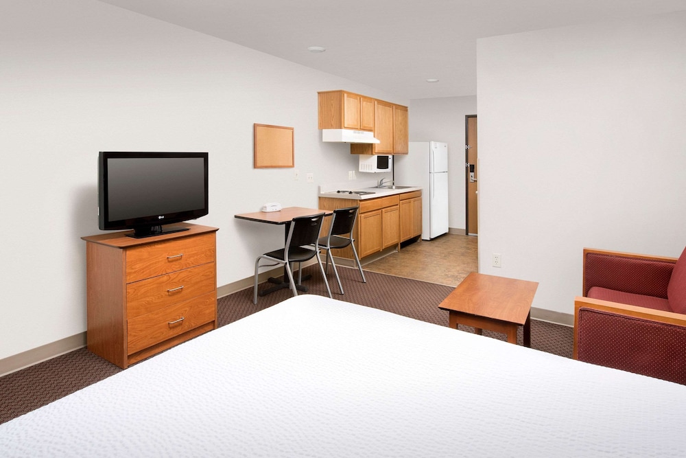 WoodSpring Suites San Antonio North Live Oak I-35 17/22