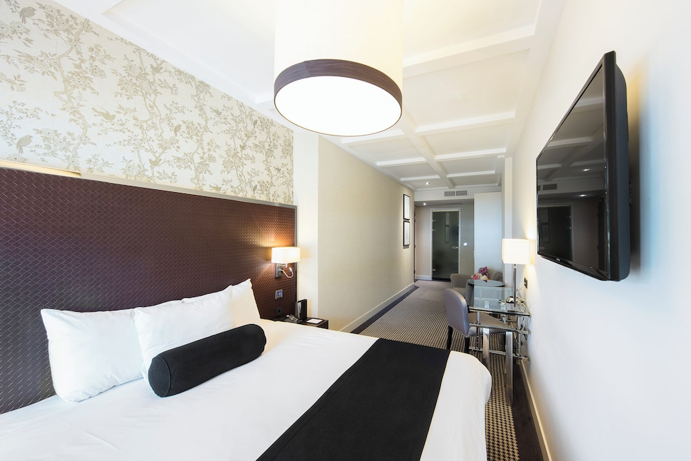 ROOM, DOUBLE BED, PARTIAL VIEW