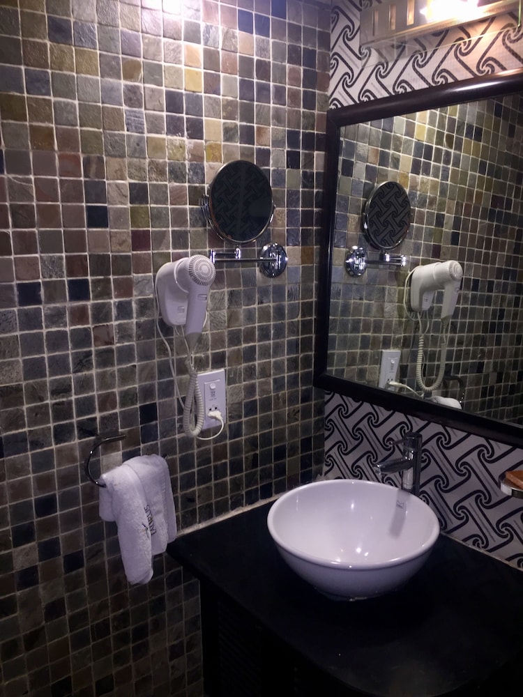 Taurus Sarovar Portico New Delhi 49/49