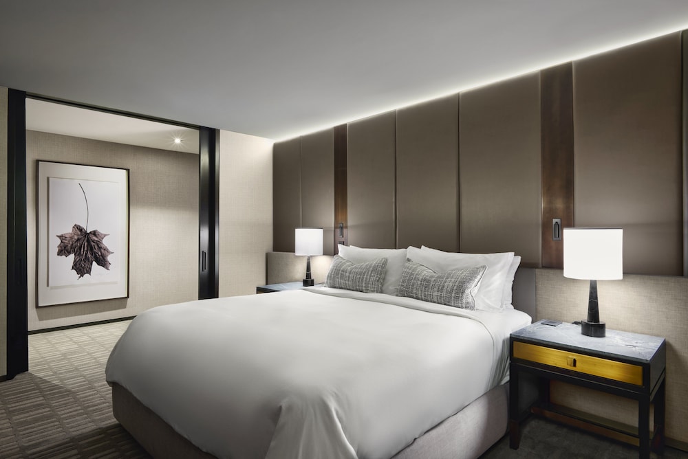 EXECUTIVE, SUITE