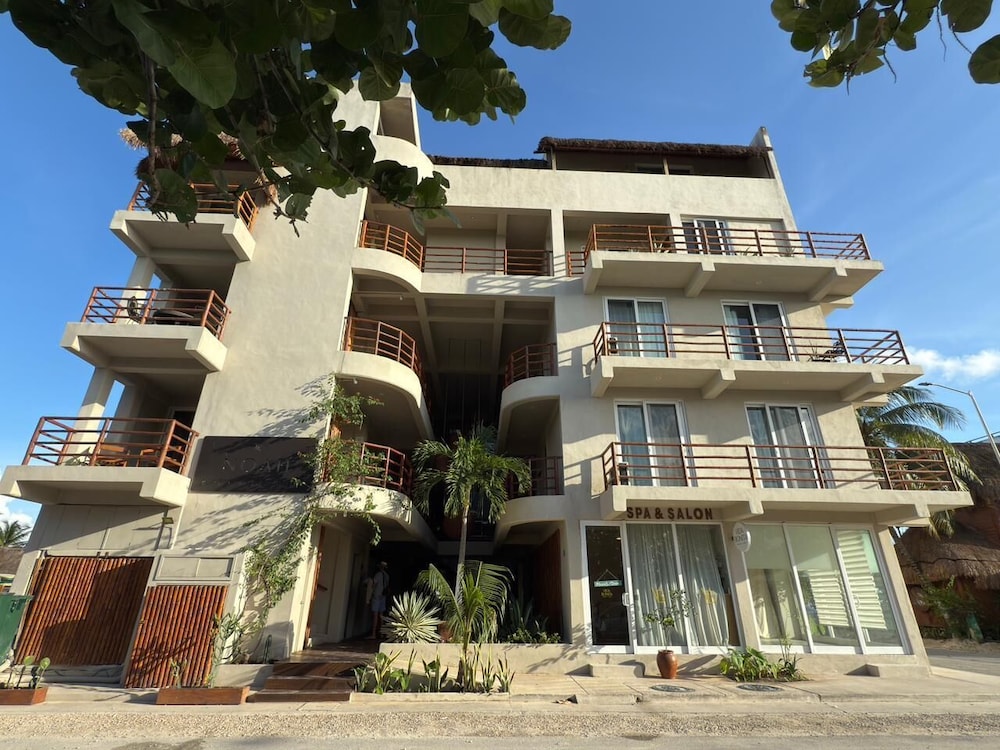 Noah Beach Hotel and Suites 2/55