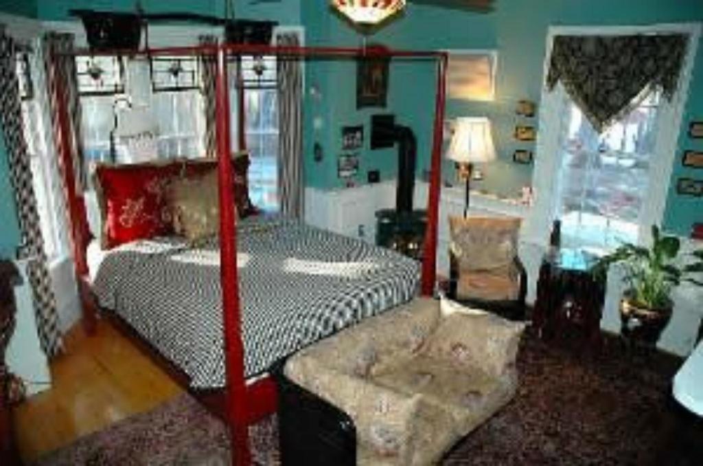 Red Elephant Inn Bed and Breakfast 32/49