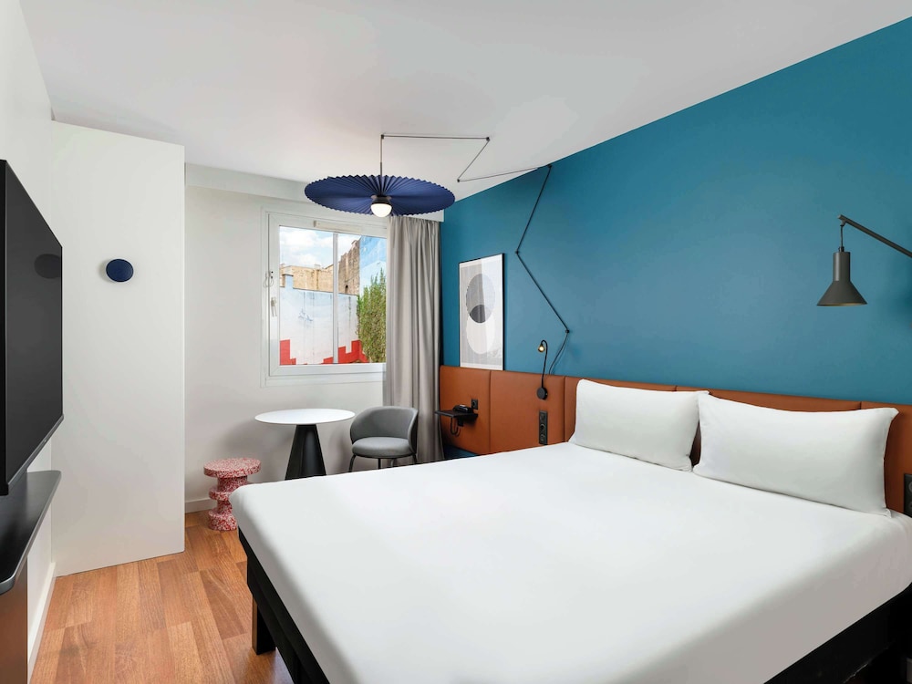ROOM, DOUBLE BED, SOFA