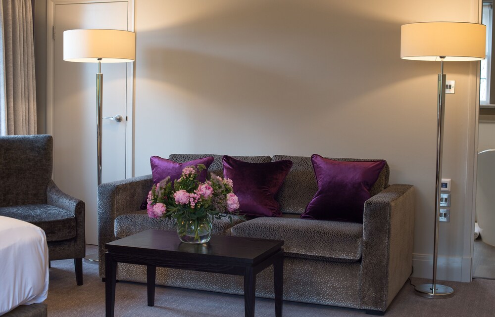 Hogarth S Stone Manor 47/73