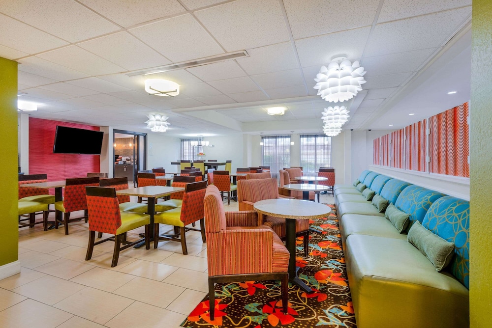 La Quinta Inn & Suites Summersville / New River National Park 36/47
