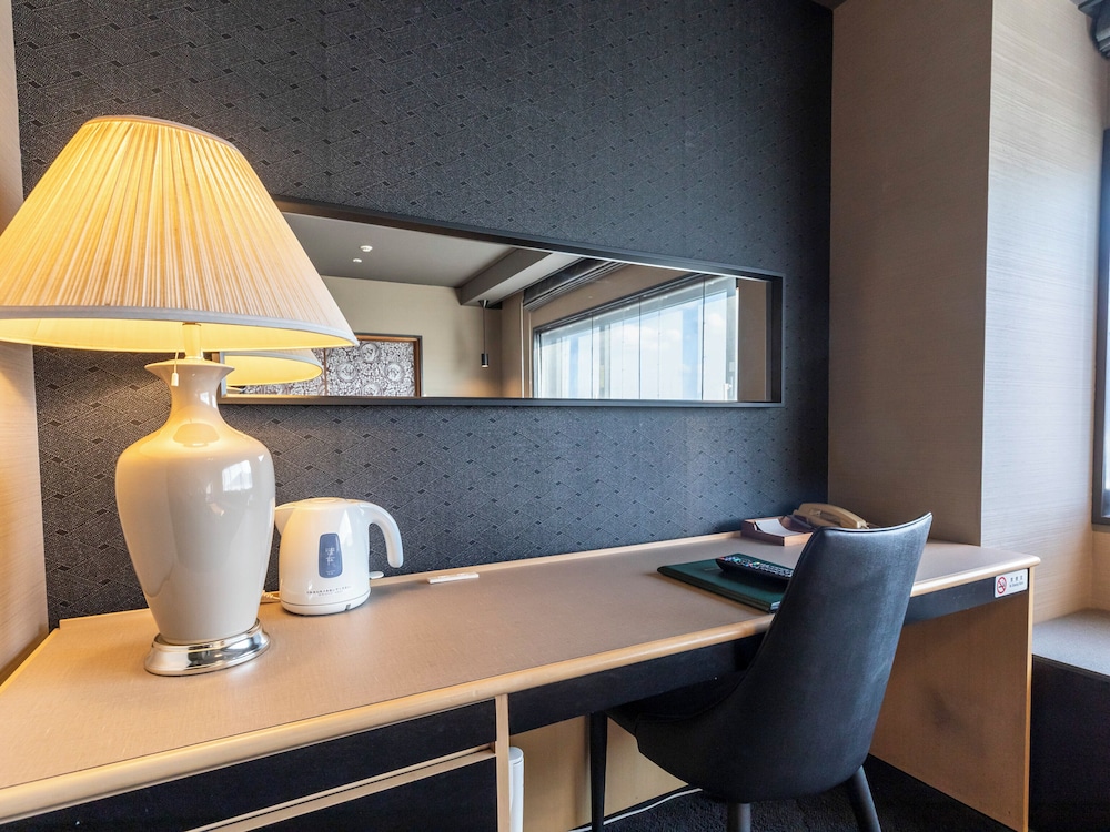 Century Plaza Hotel 30/58