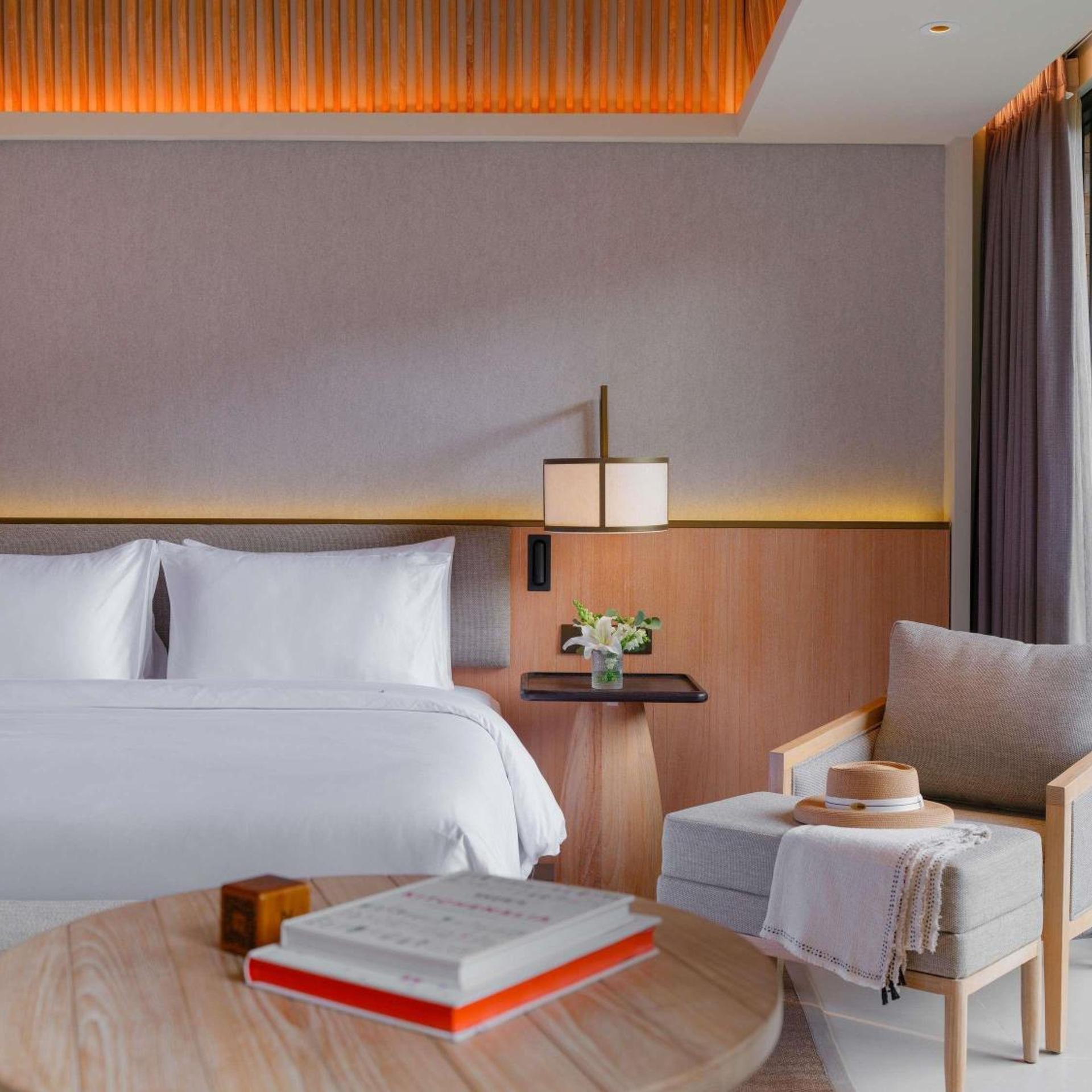 Grand, Deluxe, King Bed, Pool View, Balcony
