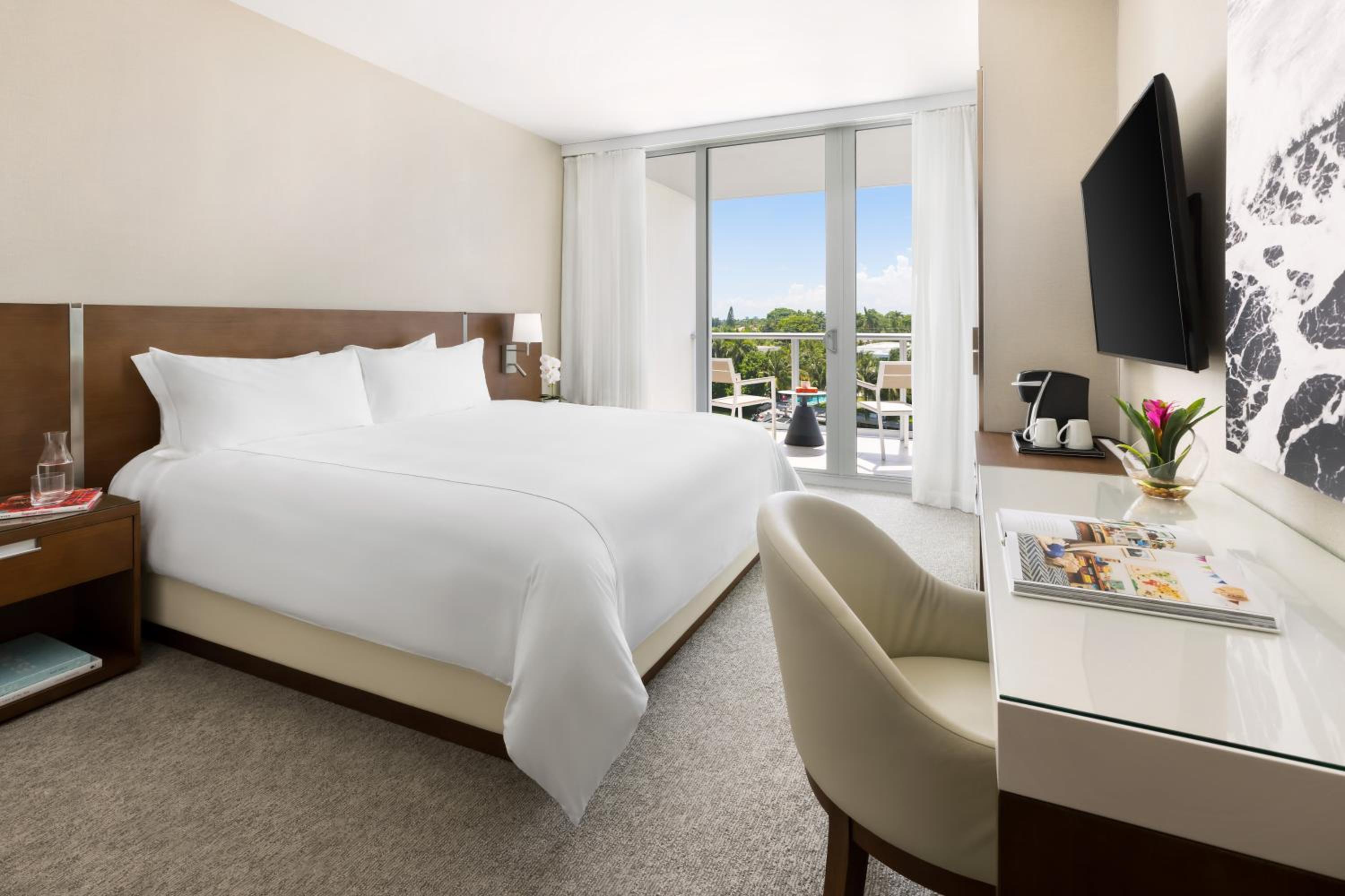 جناح غراند ديلوكس ركني بسرير كينج بشرفة بغرفة نوم واحدة، The Altair Hotel Bay Harbor Miami 2/4