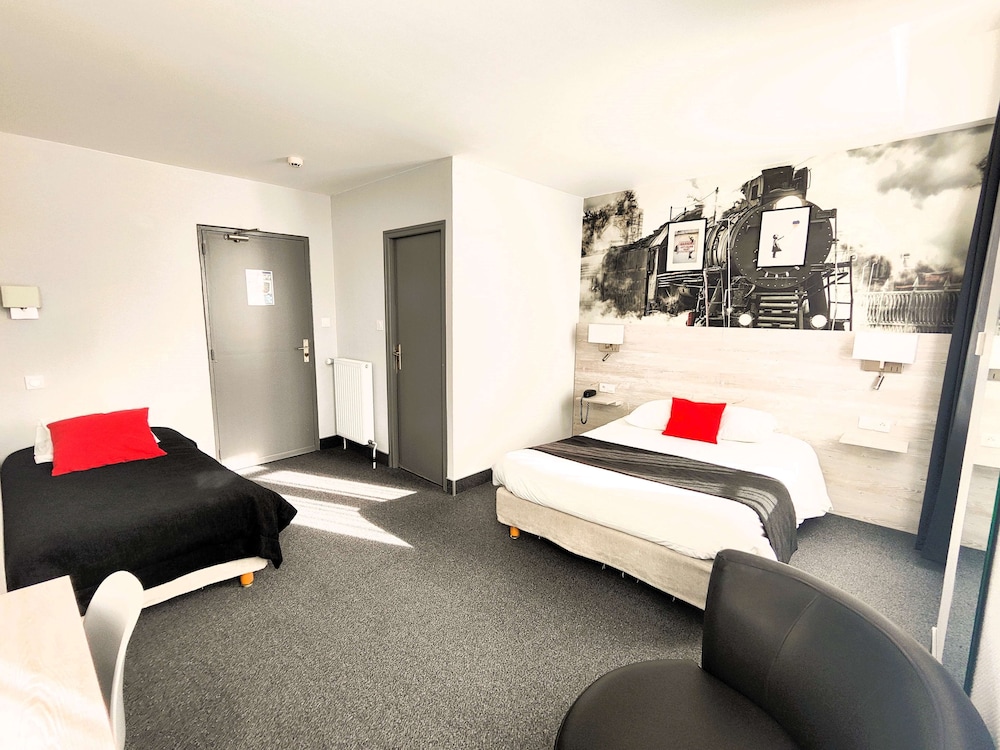 غرفة بسرير كوين وسرير فردي، Brit Hotel Suisse Et Bordeaux 3/10