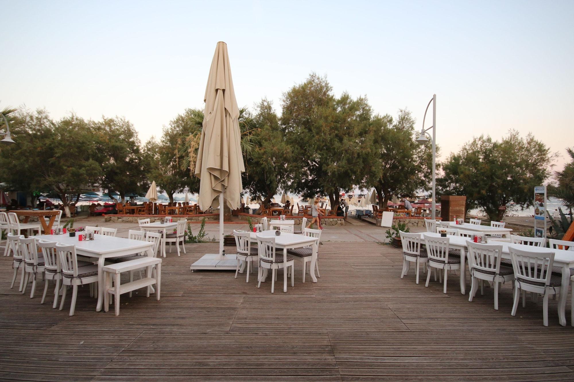 Meggs Hotel And Beach Restaurant 13/19