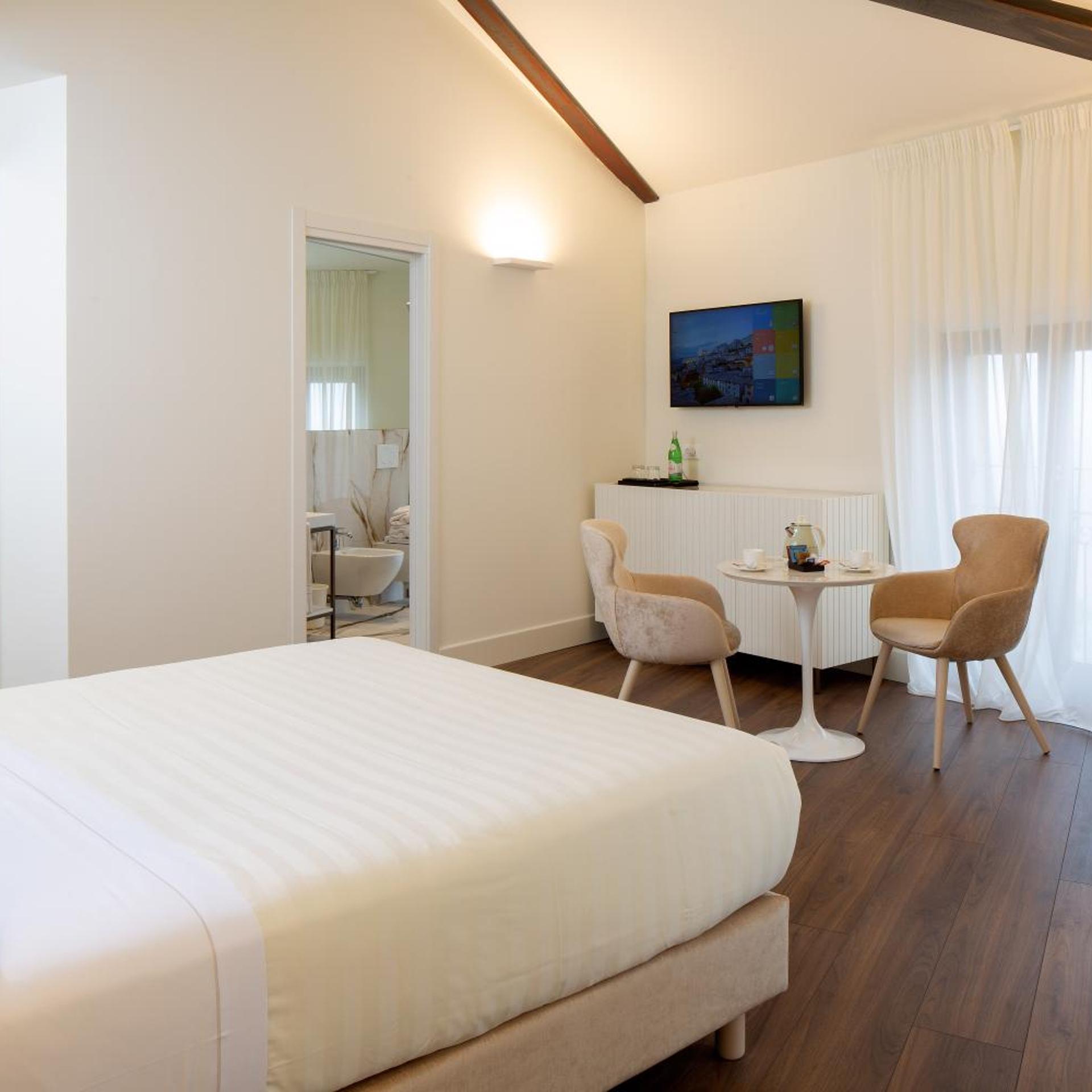 JUNIOR SUITE, VALLEY VIEW, NO ELEVATOR