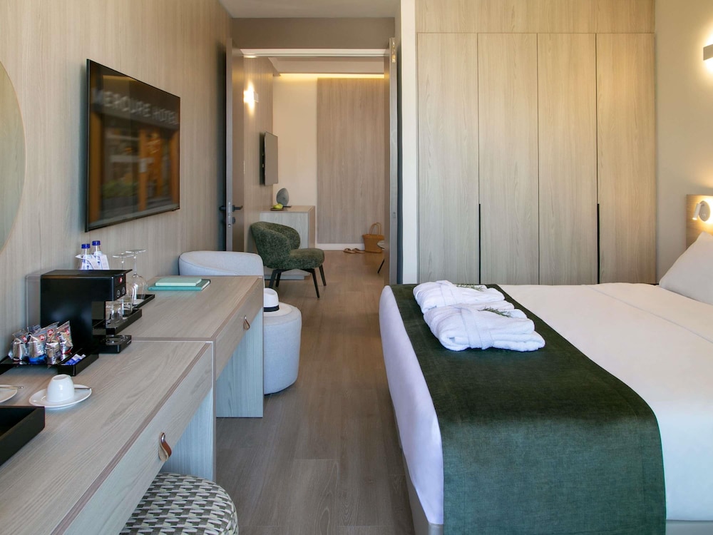 Mercure Larnaca Finikoudes Beach 30/60