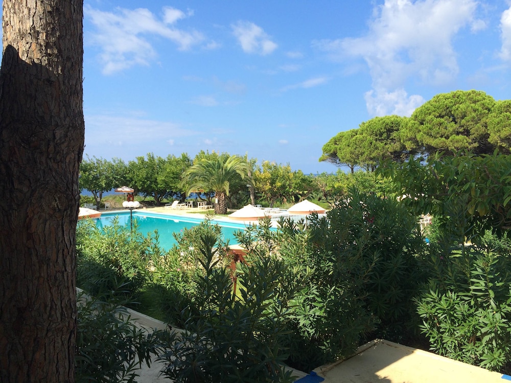 Irinna Hotel 23/31